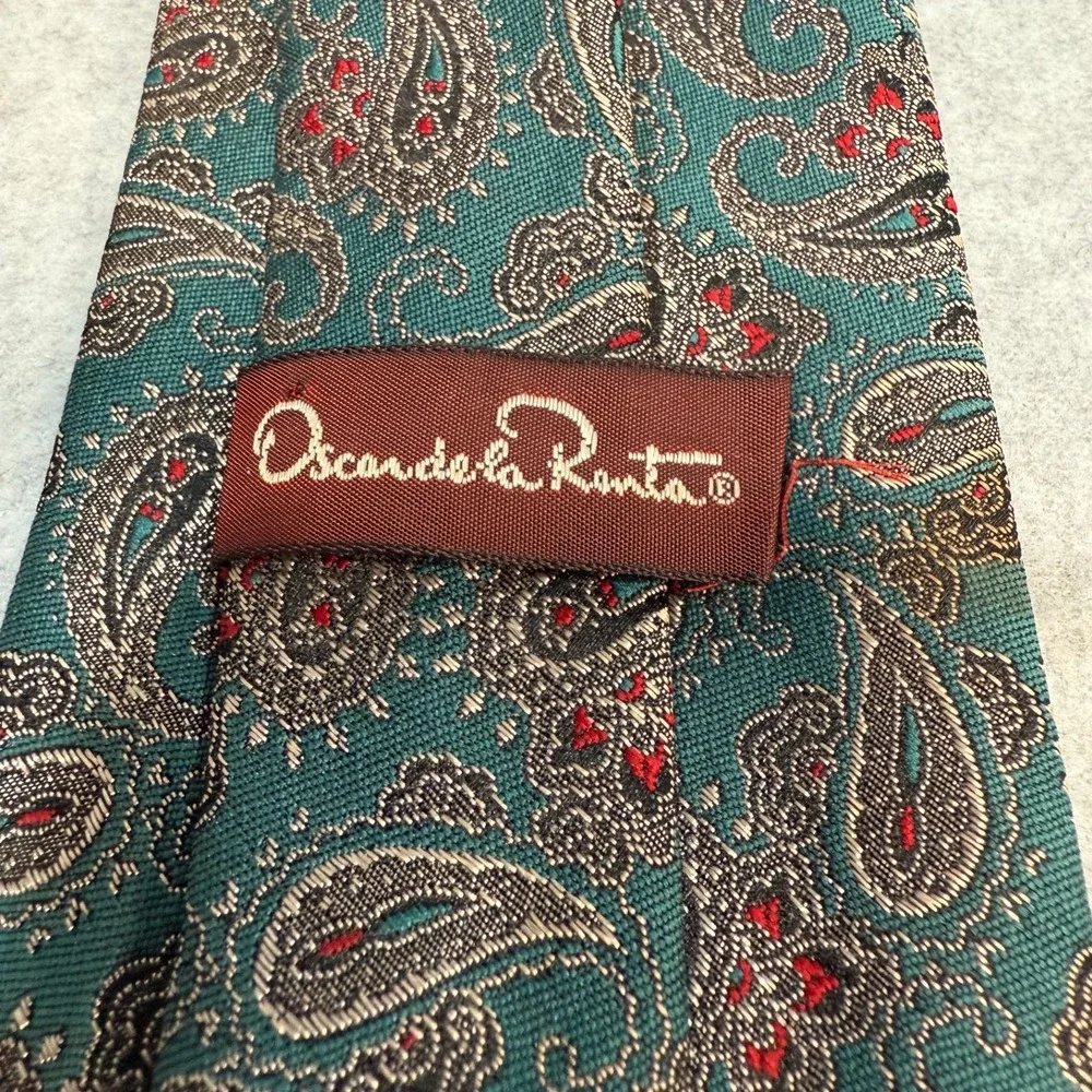 Oscar de la Renta Green Paisley Silk Necktie 57